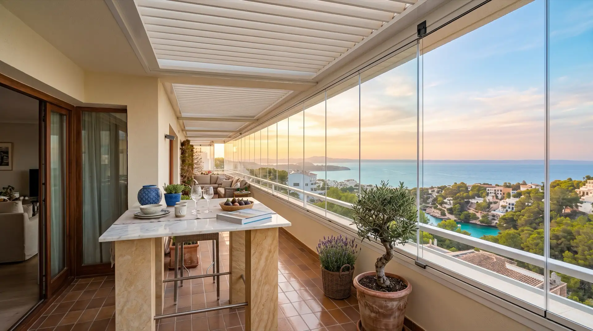 Terraza de un ático gestionado por Alquiler Riesgo Zero con vistas al mar en Mallorca