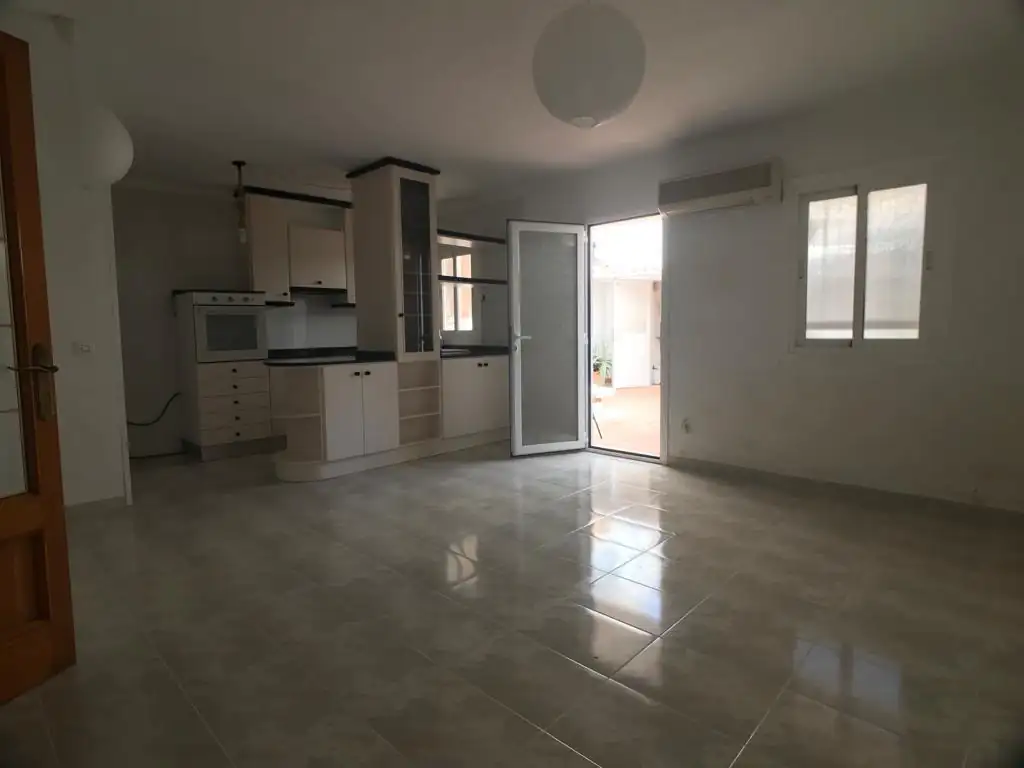 Salón vacío de la vivienda de Joaquín Castaño en Calle Costitx, Inca