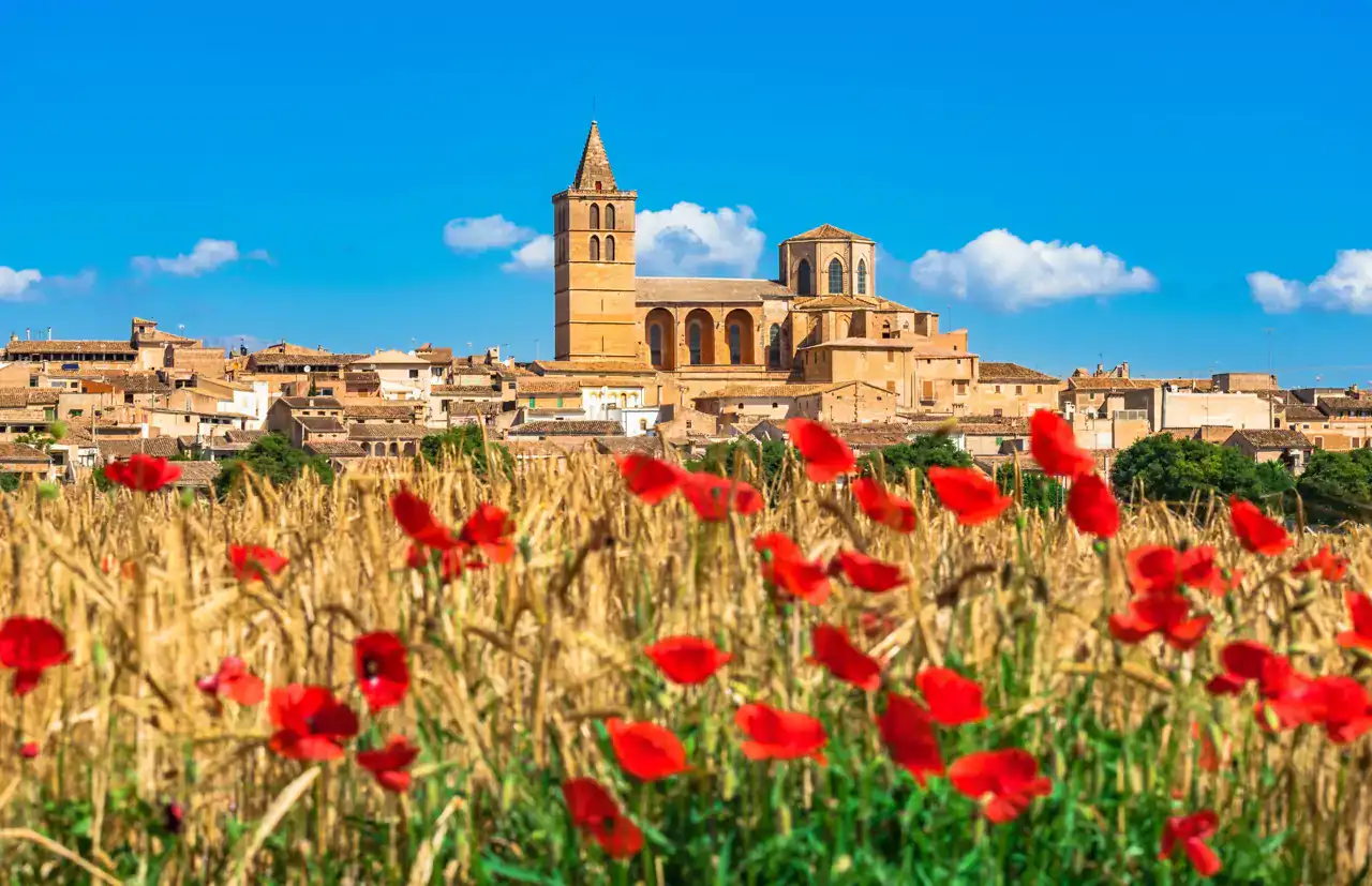 Vistas del pueblo de Sineu, Mallorca, donde se ubica el activo hotelero